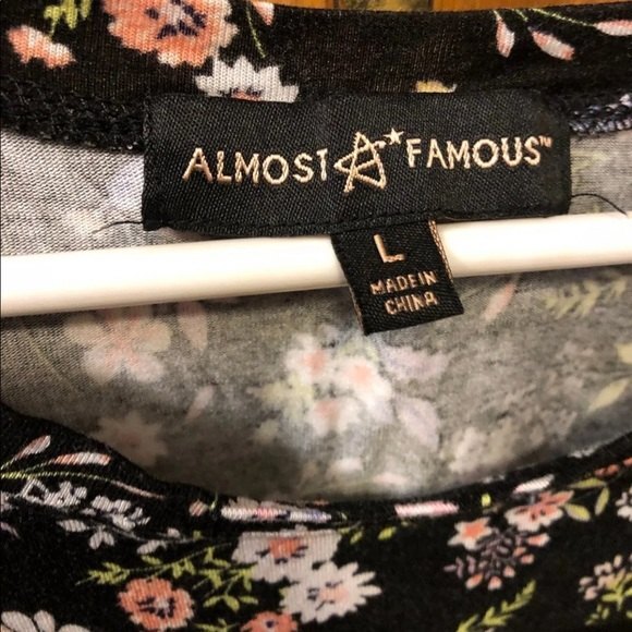 Almost famous juniors size large blouse - Picture 3 of 5